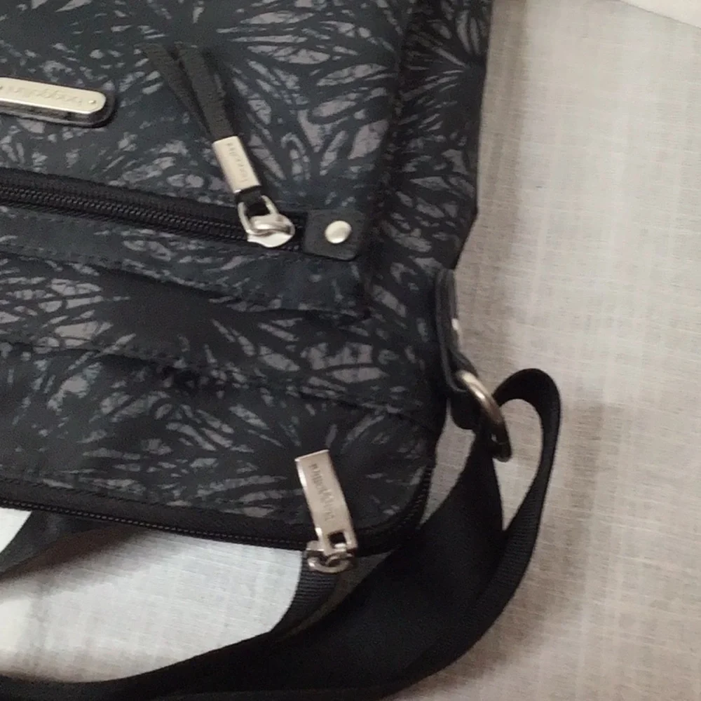 Baggallini Go Bagg Black with Gray Midnight Blossom Crossbody Messenger Bag